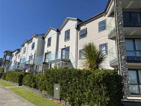 4/8 Kerrs Road, Manukau