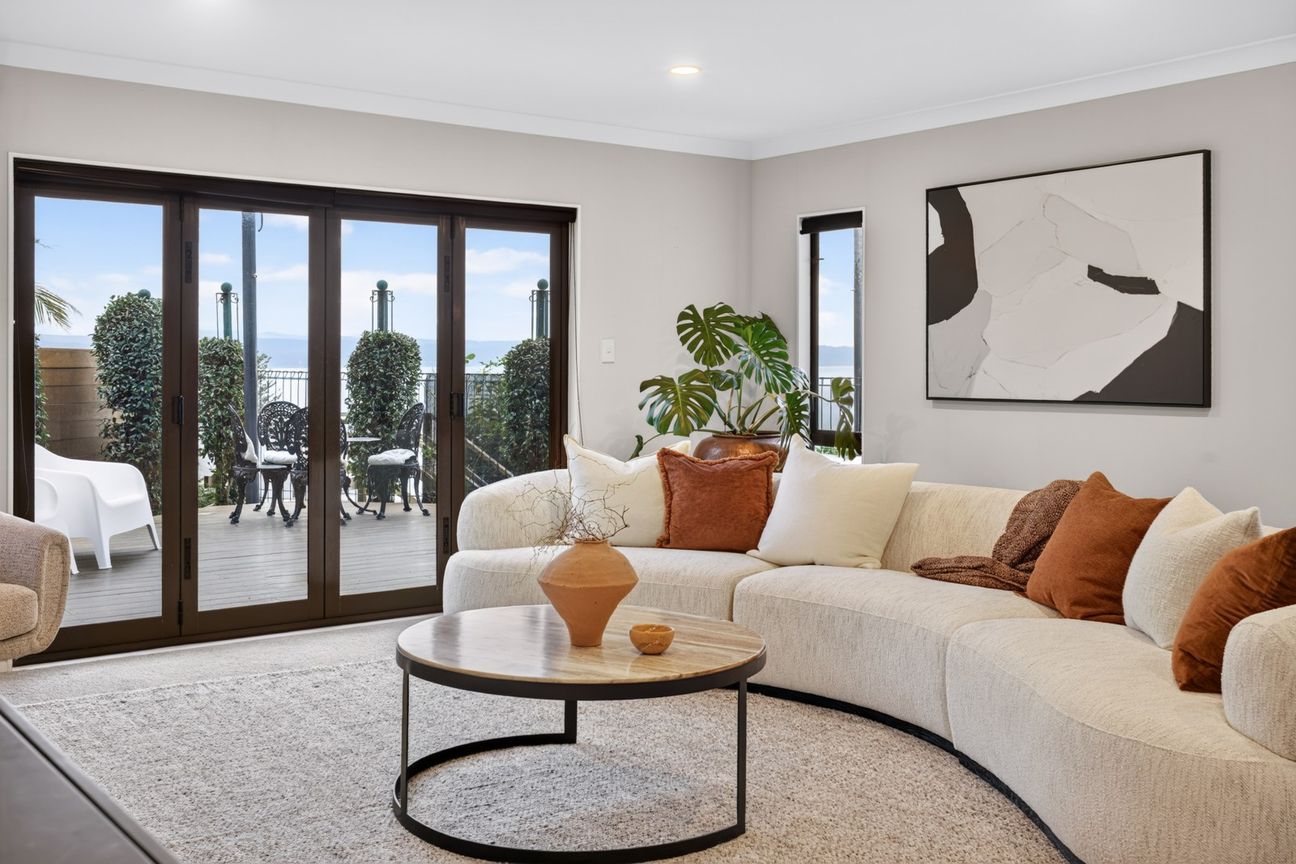 A Lifestyle You'll Never Want to Leave - Vista 5