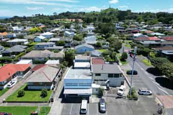 SUPERBLY LOCATED RETAIL SHOP FOR LEASE
