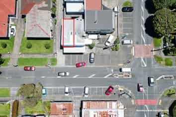 SUPERBLY LOCATED RETAIL SHOP FOR LEASE
