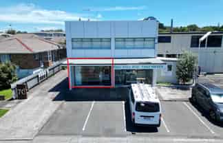 SUPERBLY LOCATED RETAIL SHOP FOR LEASE
