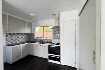 1/317 Western Hills Drive, Avenues