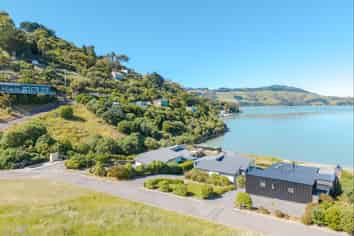 17 Te Wharau Lane, Charteris Bay