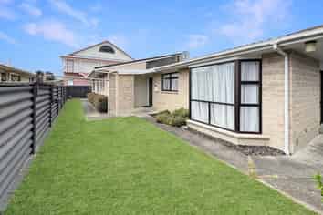 2/38 Mako Mako Road, Levin