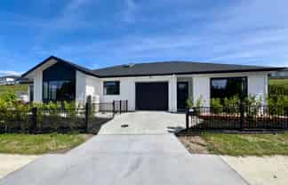 77 Skulander Crescent, Millwater