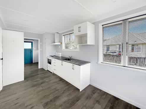 11 McBain Grove, Avalon