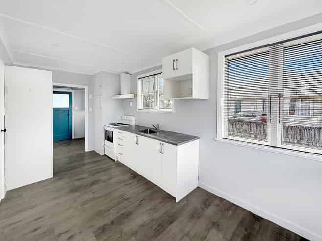 11 McBain Grove, Avalon