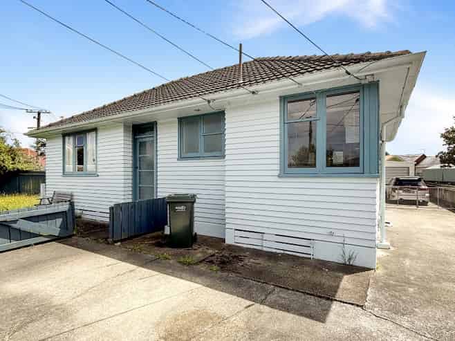 11 McBain Grove, Avalon