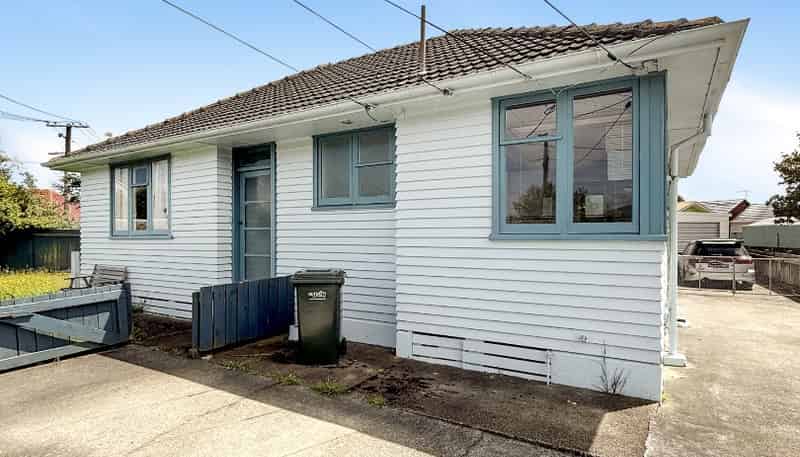 11 McBain Grove, Avalon