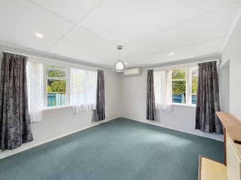 11 McBain Grove, Avalon