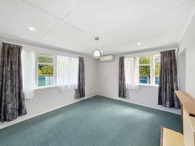 11 McBain Grove, Avalon