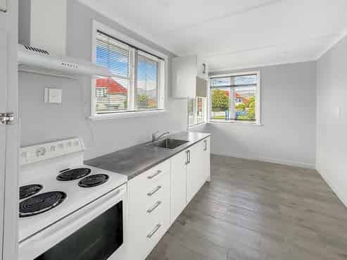 11 McBain Grove, Avalon