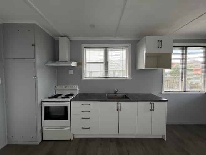 11 McBain Grove, Avalon