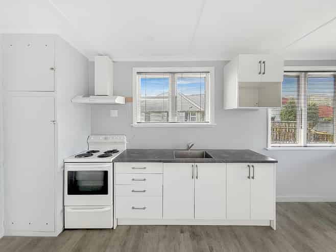 11 McBain Grove, Avalon