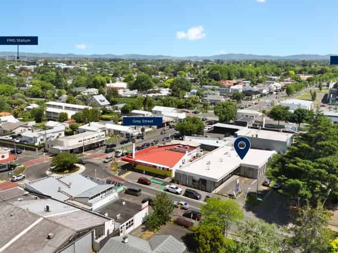 Stand out on Te Aroha Street