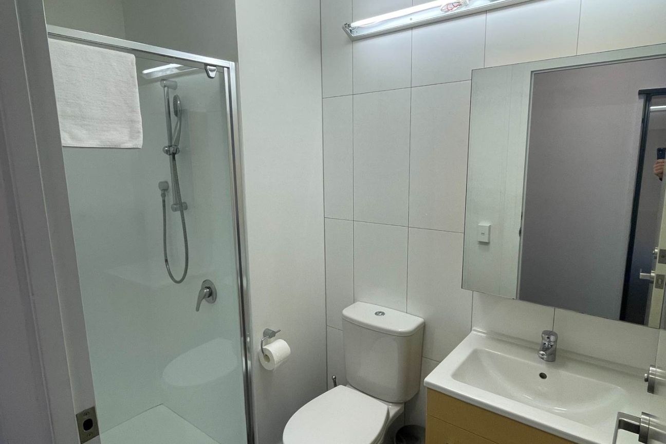 Furnished 2 Bedroom Apartment with Secure Carpark - Mehr