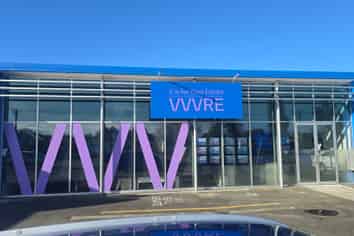 Office/Retail in High Profile Location