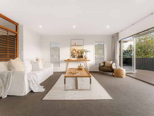 1 Fender Close, Pyes Pa