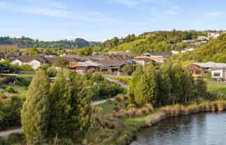 1 Fender Close, Pyes Pa