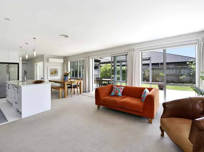 15 Wanderers Avenue, Brightwater