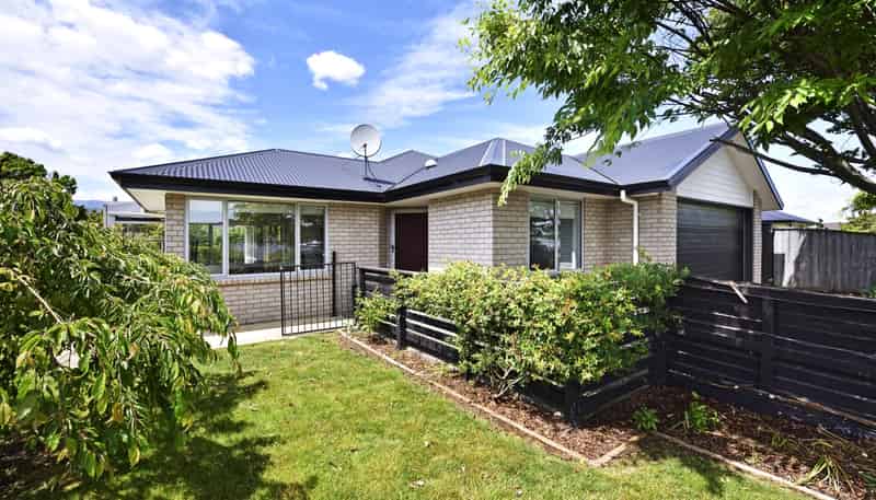 15 Wanderers Avenue, Brightwater