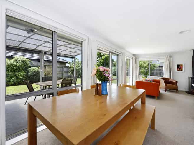 15 Wanderers Avenue, Brightwater