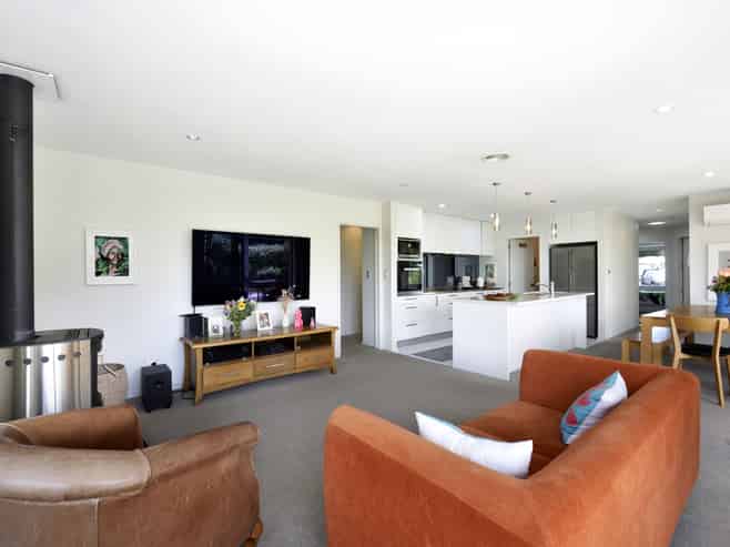 15 Wanderers Avenue, Brightwater