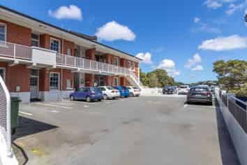 2/54 Northland Road, Northland