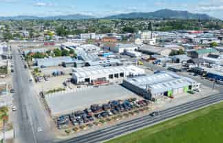 Large commercial building - Gore