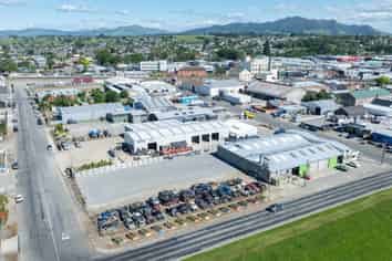 Large commercial building - Gore