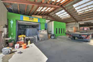 Large commercial building - Gore