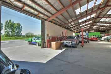 Large commercial building - Gore