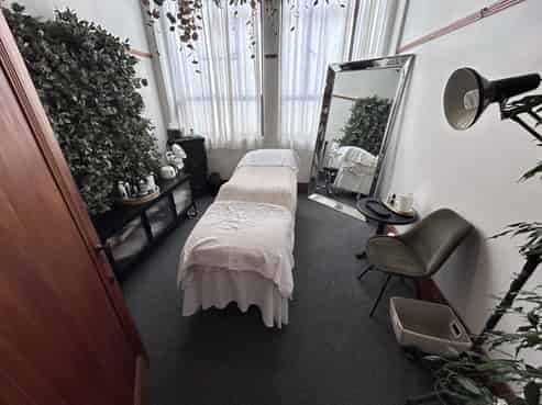 Comfortable Tennyson Street unit