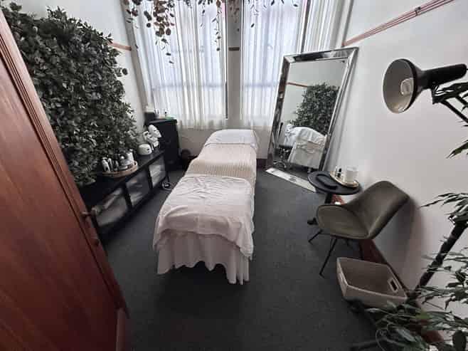 Comfortable Tennyson street unit