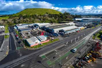 Mt Wellington Warehouse with Yard