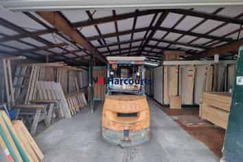 Mt Wellington Warehouse with Yard