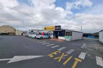 Mt Wellington Warehouse with Yard