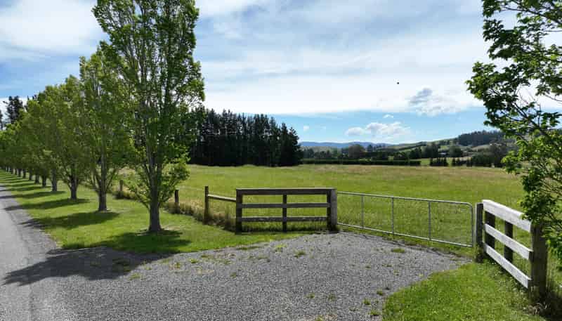 89 Davis Road, Cust