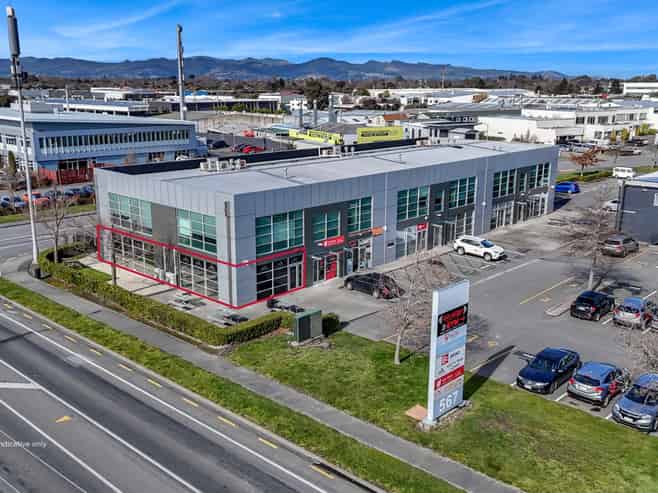 Modern Burnside office with road frontage – 107sqm