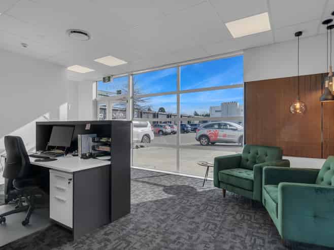 Modern Burnside office with road frontage – 107sqm