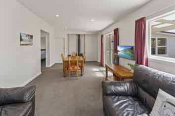 16 Collins Road, Richmond