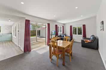 16 Collins Road, Richmond