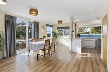 53 Jubilee Road, Khandallah