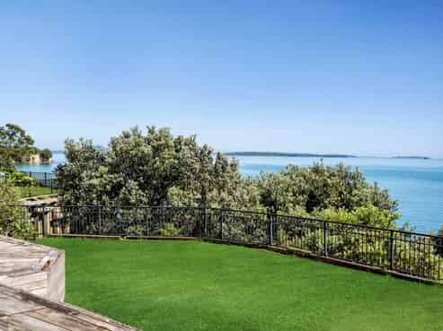 11 Hawke Crescent, Beachlands