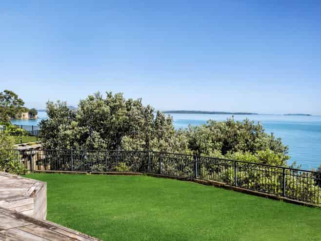 11 Hawke Crescent, Beachlands