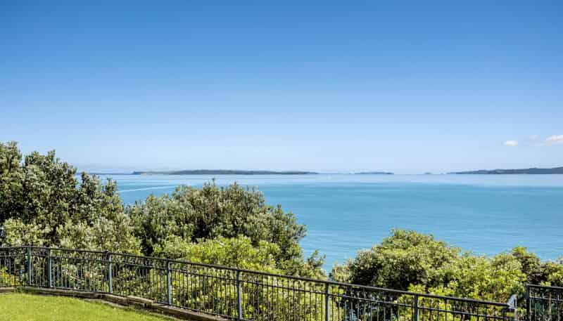 11 Hawke Crescent, Beachlands