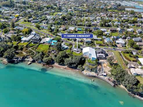 11 Hawke Crescent, Beachlands