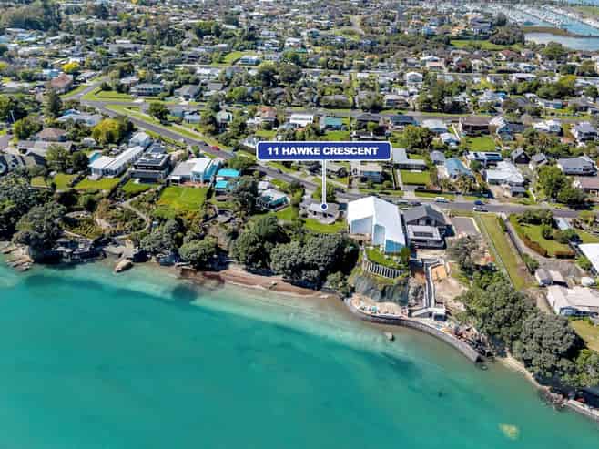 11 Hawke Crescent, Beachlands