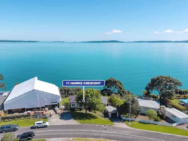 11 Hawke Crescent, Beachlands