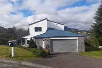 8 Julies Way, Rangatira Park